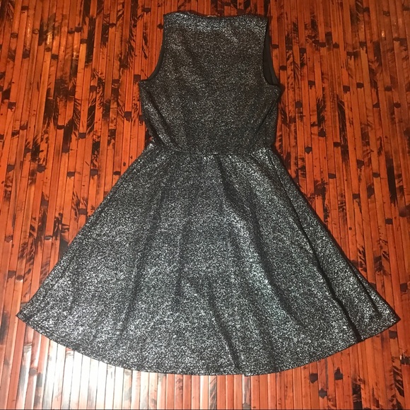 Everly Sleeveless Sparkly dress size XS gray. - Picture 3 of 8